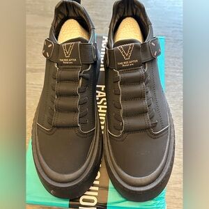 Men's New Fashionable Skate Shoes with Sleek Design